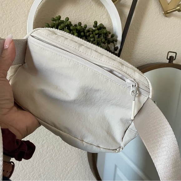 Lululemon 1L belt bag - Picture 4 of 8